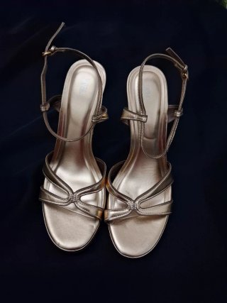 Sandalias Zara Tacon Dorado