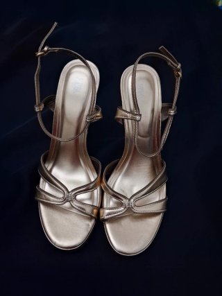Sandalias Zara Tacon Dorado