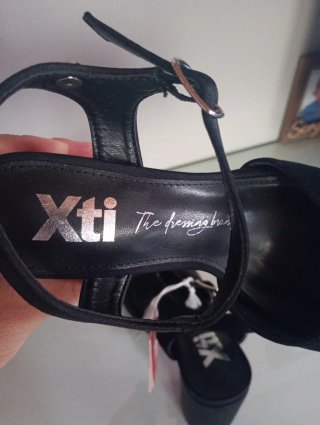 Sandalias XTI Negras Talla 36
