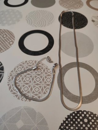Collar y pulsera de acero