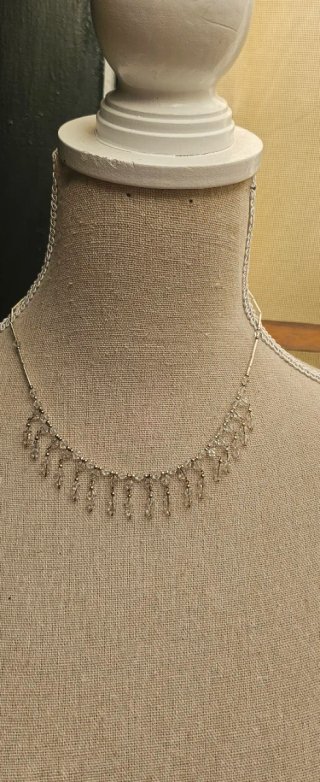 Collar de plata con cristales