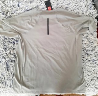 Camiseta deportiva Under Armour gris Talla L