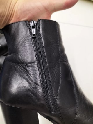 Stivaletti in pelle neri con tacco