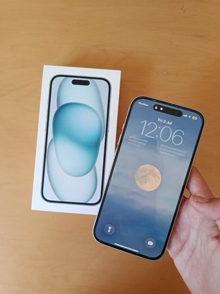 iPhone 15 blu chiaro