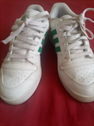 ADIDAS 37.5 DE PIEL EXCELENTE MODELO