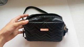 Bolso negro acolchado bandolera