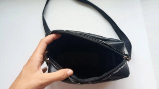 Bolso negro acolchado bandolera