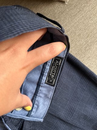 Traje de chaqueta azul y gris completo
