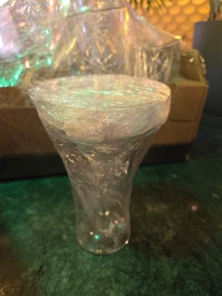 Juego de vasos y copas de cristal.