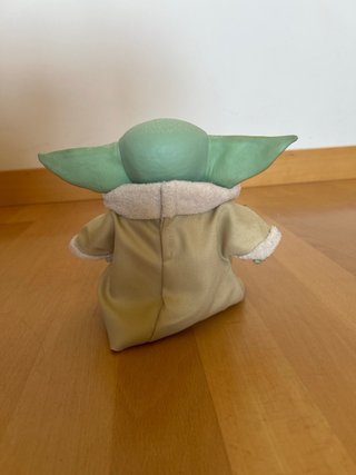 Bebé Yoda Animatrónico con Sonidos de bebe