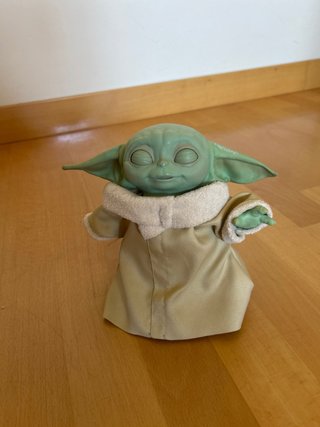Bebé Yoda Animatrónico con Sonidos de bebe