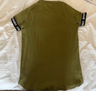 Camiseta verde militar streetwear