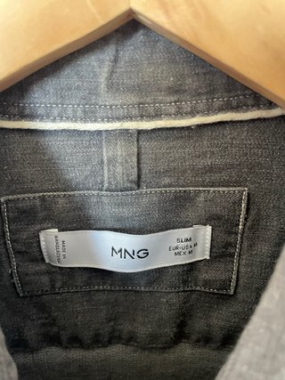Camisa gris hombre
