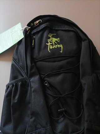 Mochila Tuareg Negra con letras verdes