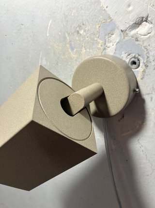 Lampada faretto orientabile metallo sabbia