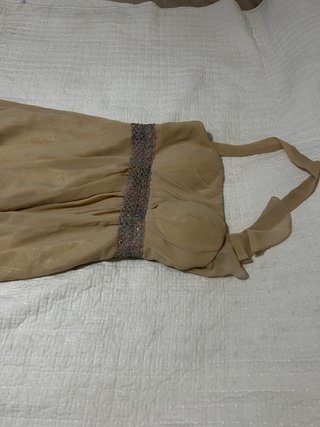Vestido de fiesta beige y dorado