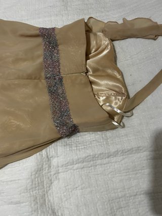 Vestido de fiesta beige y dorado
