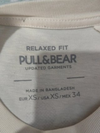 Camiseta Pull&Bear beige estampada casi nueva.