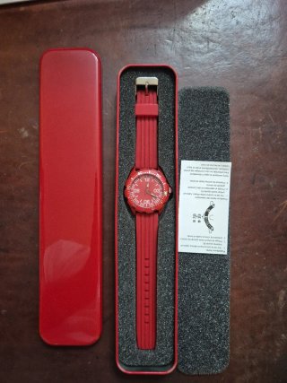 Reloj deportivo rojo