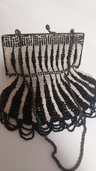 Bolso de cuentas vintage blanco y negro