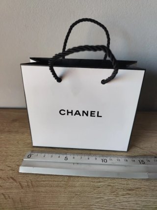 Bolsa de papel Chanel blanca