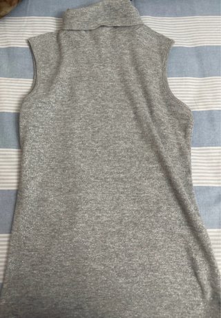2 blusas brillantes negra y gris