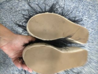 Sandalias cuña con plumas