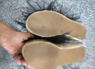 Sandalias cuña con plumas