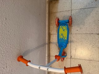 Patinete infantil 3 ruedas azul y naranja