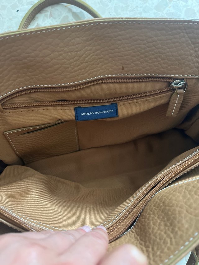 Bolso de piel marrón y beige