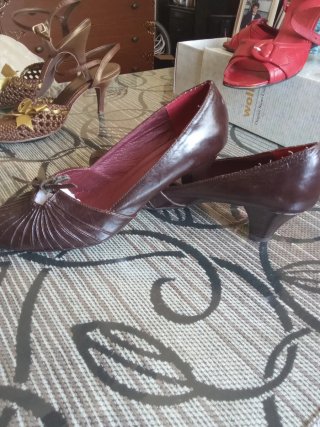 Zapatos Molky Rojos con Bolso, y tres pares más,el