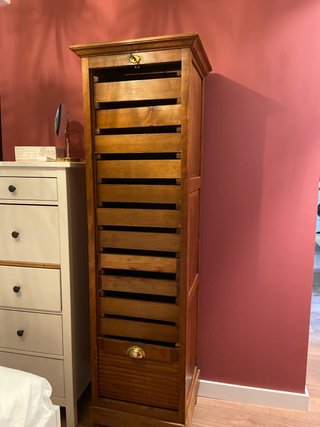 Mueble de madera con cajones