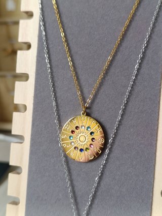 Collar con colgante de zodiaco