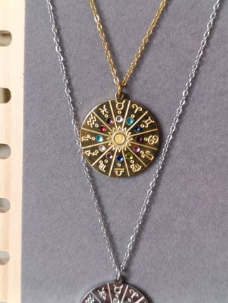 Collar con colgante de zodiaco