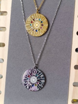 Collar con colgante de zodiaco