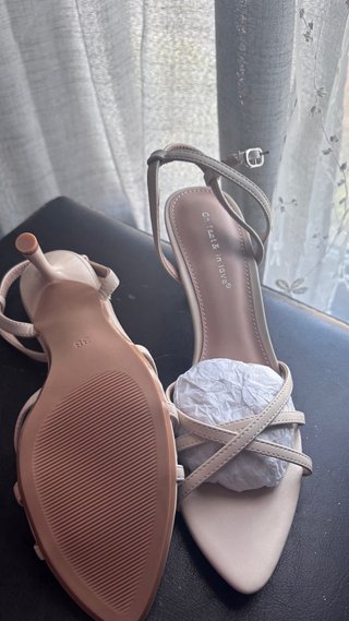 Tacones beige de tiras