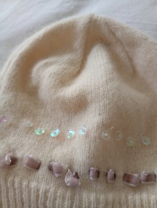 Gorrito de bebé con lentejuelas y lazo terciopelo