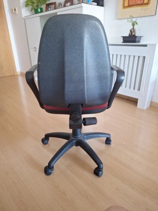 Silla de escritorio roja y negra