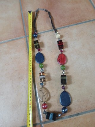 Collana e braccialetti colorati