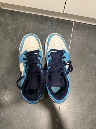 Zapatillas Jordan 1 Low Azul y Blanco