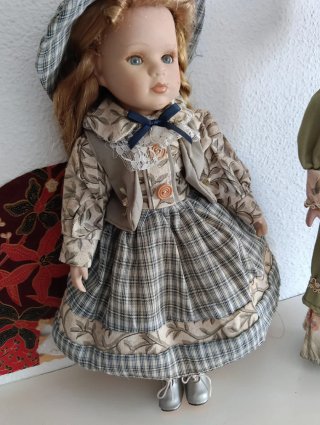 Due bambole in ceramica vintage