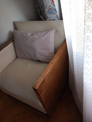 Descalzadora antigua de tela y madera