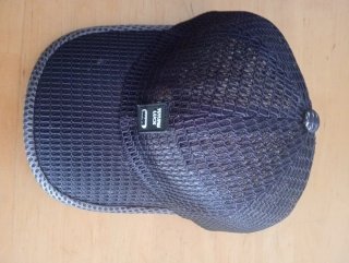 Gorra casual negra y gris