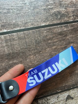 LLAVERO DECORATIVO MOTO SUZUKI RACING TEAM LOGO