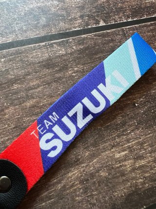 LLAVERO DECORATIVO MOTO SUZUKI RACING TEAM LOGO