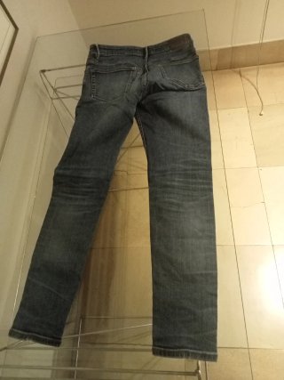 Pantalón vaquero azul grisáceo