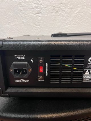 Mesa de Mezclas + 2 Altavoces + Ampli Guitarra