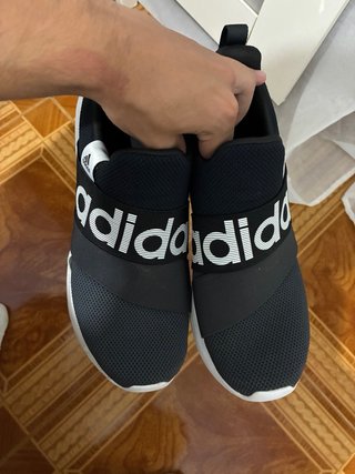Zapatillas Adidas Negras y Blancas