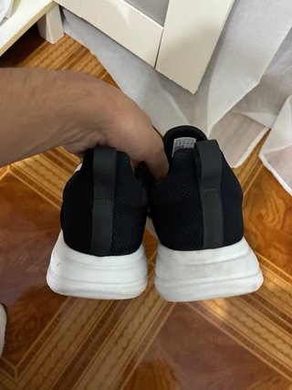 Zapatillas Adidas Negras y Blancas