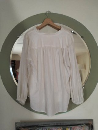 Blusa blanca de manga larga